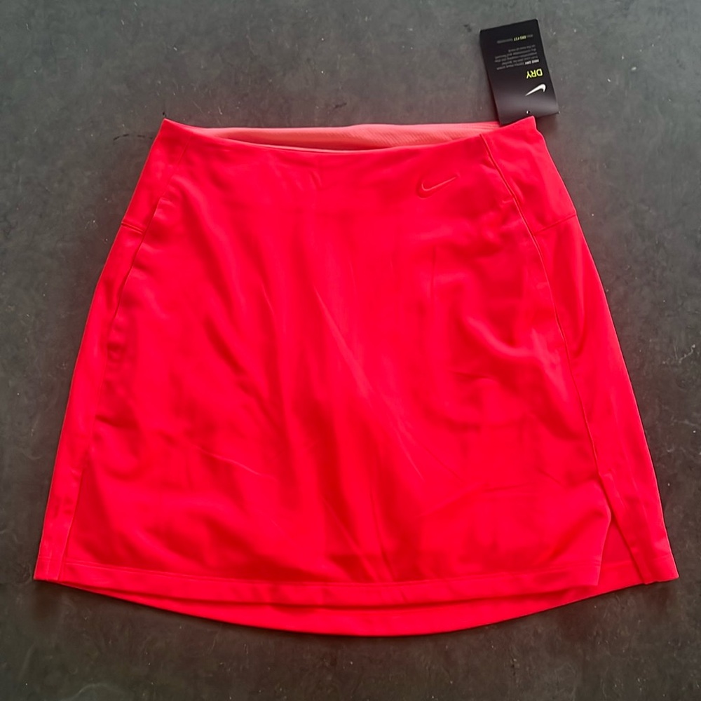 NWT NIKE SKORT
